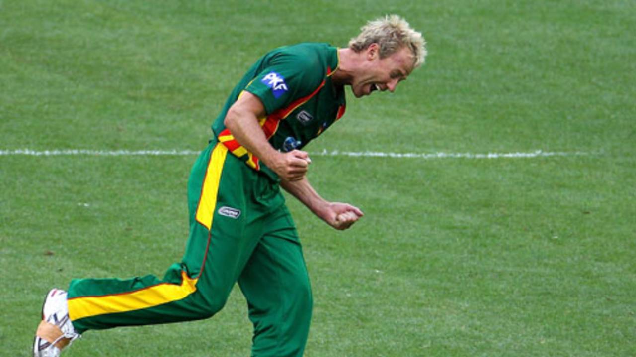 Gerard Denton celebrates one of his three early wickets, Victoria v Tasmania, FR Cup final, Melbourne, February 28, 2010