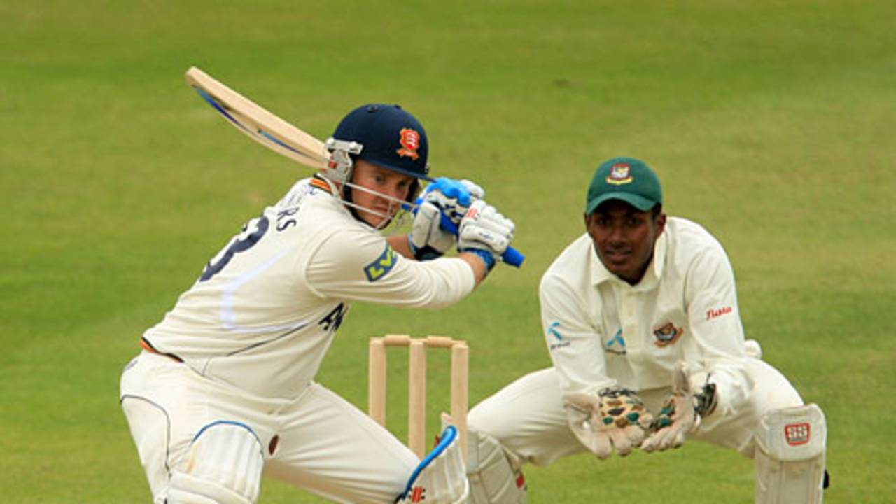 John Maunders made the most of Bangladesh's inexperienced pace attack with his eighth first-class hundred
