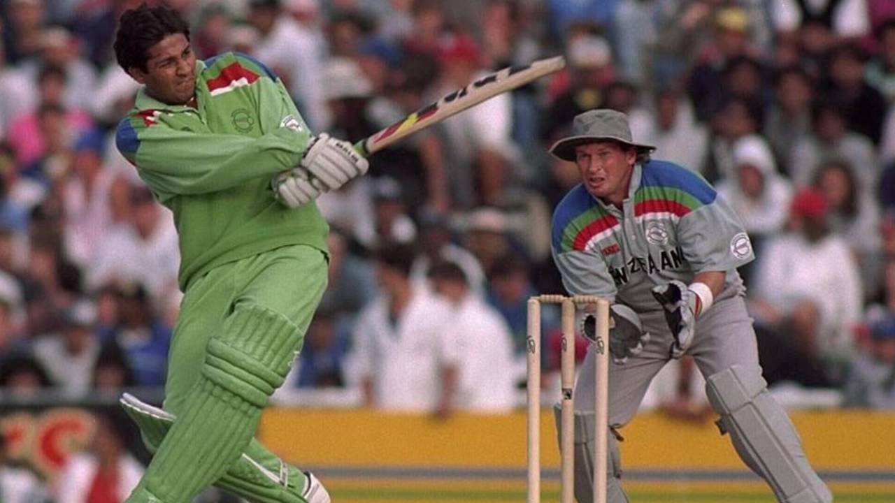 Inzamam-ul-Haq pulls during his blitz, New Zealand v Pakistan, World Cup semi-final, March 21, Auckland, 1992