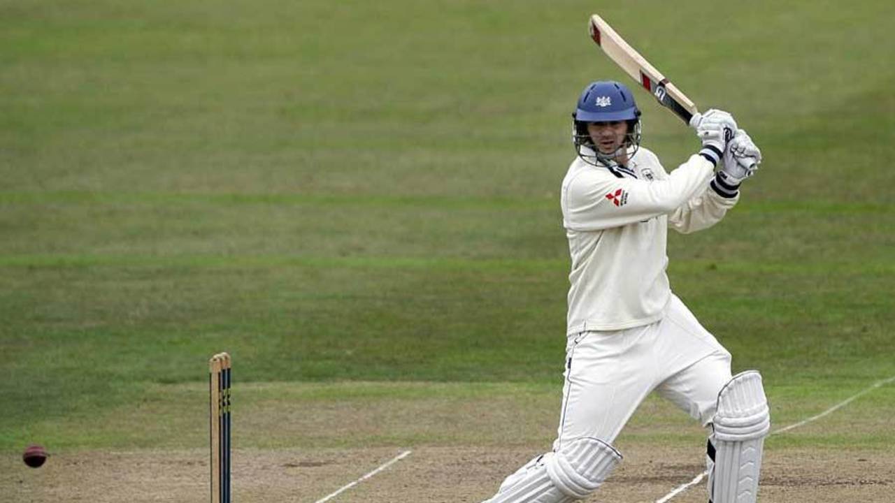 Alex Gidman cuts during his 40, Gloucestershire v Worcestershire, County Championship Division Two, Cheltenham, August 4, 2010