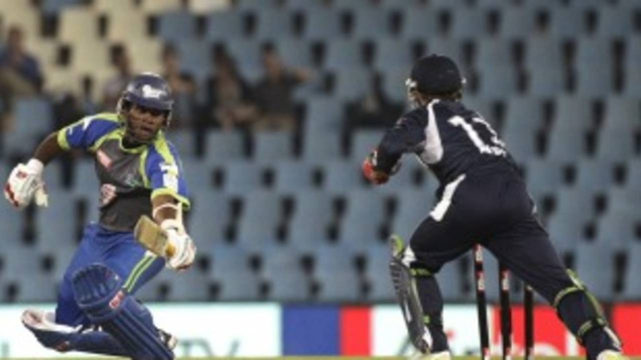 Peter Siddle finished with career-best figures of 4 for 29, Victoria v Wayamba, Champions League Twenty20, Centurion, September 20, 2010