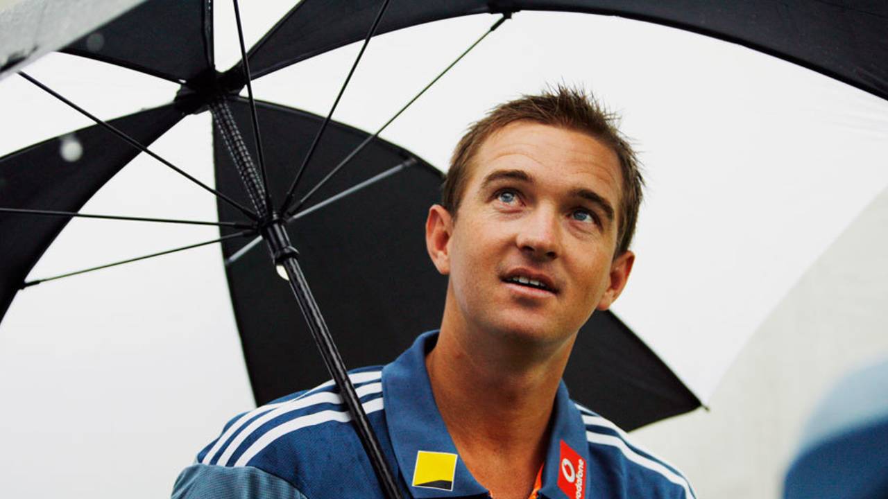 Nathan Hauritz checks on the weather at the announcement of Australia's Ashes squad, Sydney, November 15, 2010
