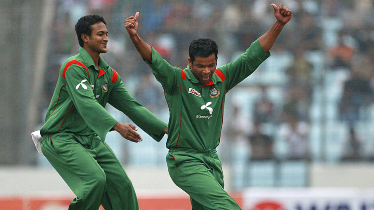 Shakib Al Hasan and Abdur Razzak celebrate one of Razzak's four wickets, Bangladesh v Zimbabwe, 3rd ODI, Mirpur, December 6, 2010