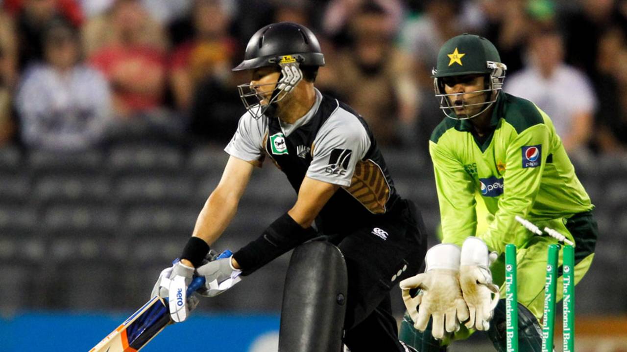 The reverse-sweep didn't work for Peter McGlashan, New Zealand v Pakistan, 3rd Twenty20, Christchurch, December 30, 2010
