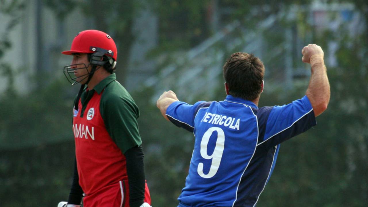 Peter Petricola removes Awal Khan after his crucial 81, Italy v Oman, WCL Division 3, Kowloon, January 25, 2011