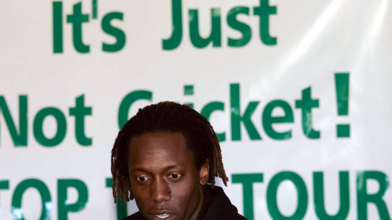 Henry Olonga speaks against New Zealand's tour of Zimbabwe at a press conference 