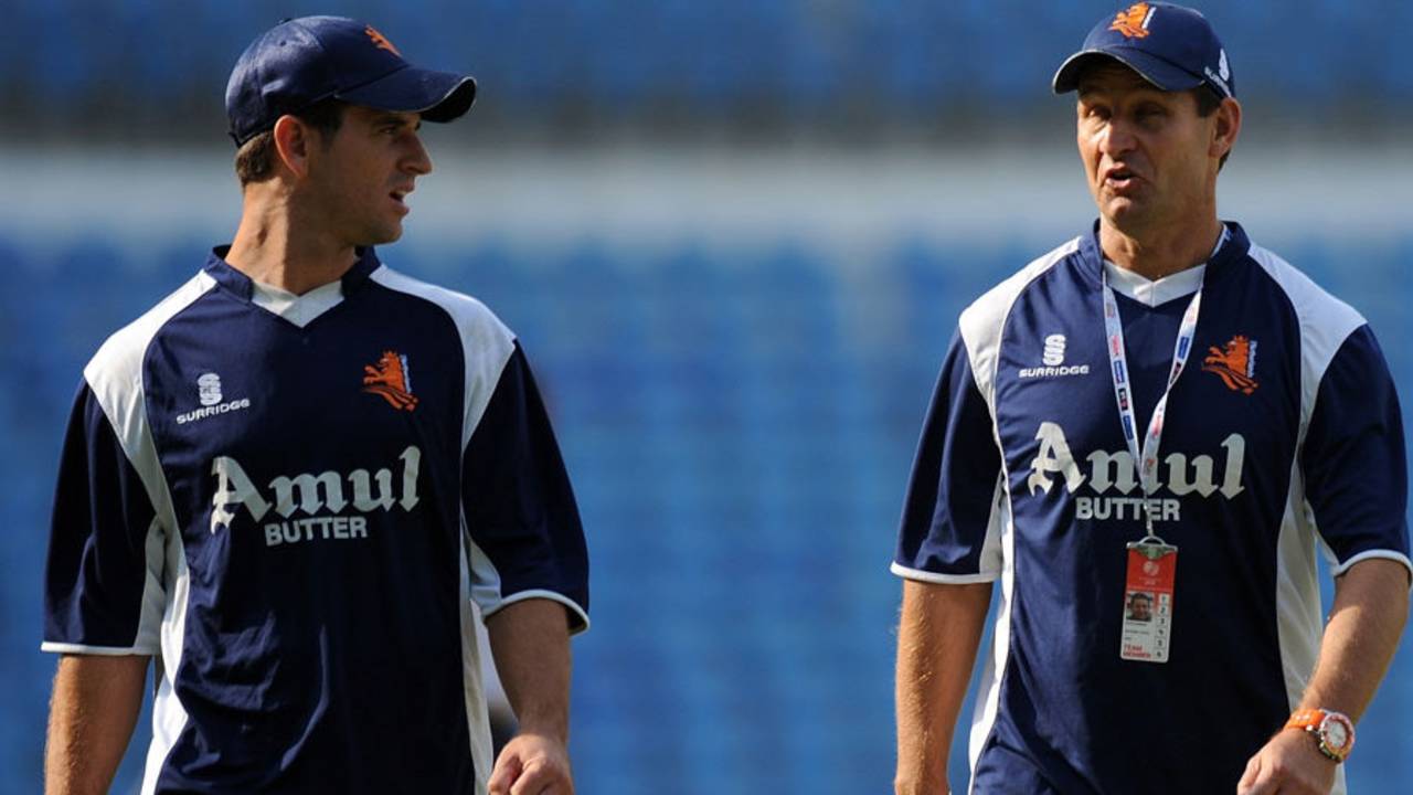 Ryan ten Doeschate and Netherlands coach Peter Drinnen at a training session, Vidarbha Cricket Association Ground, Nagpur