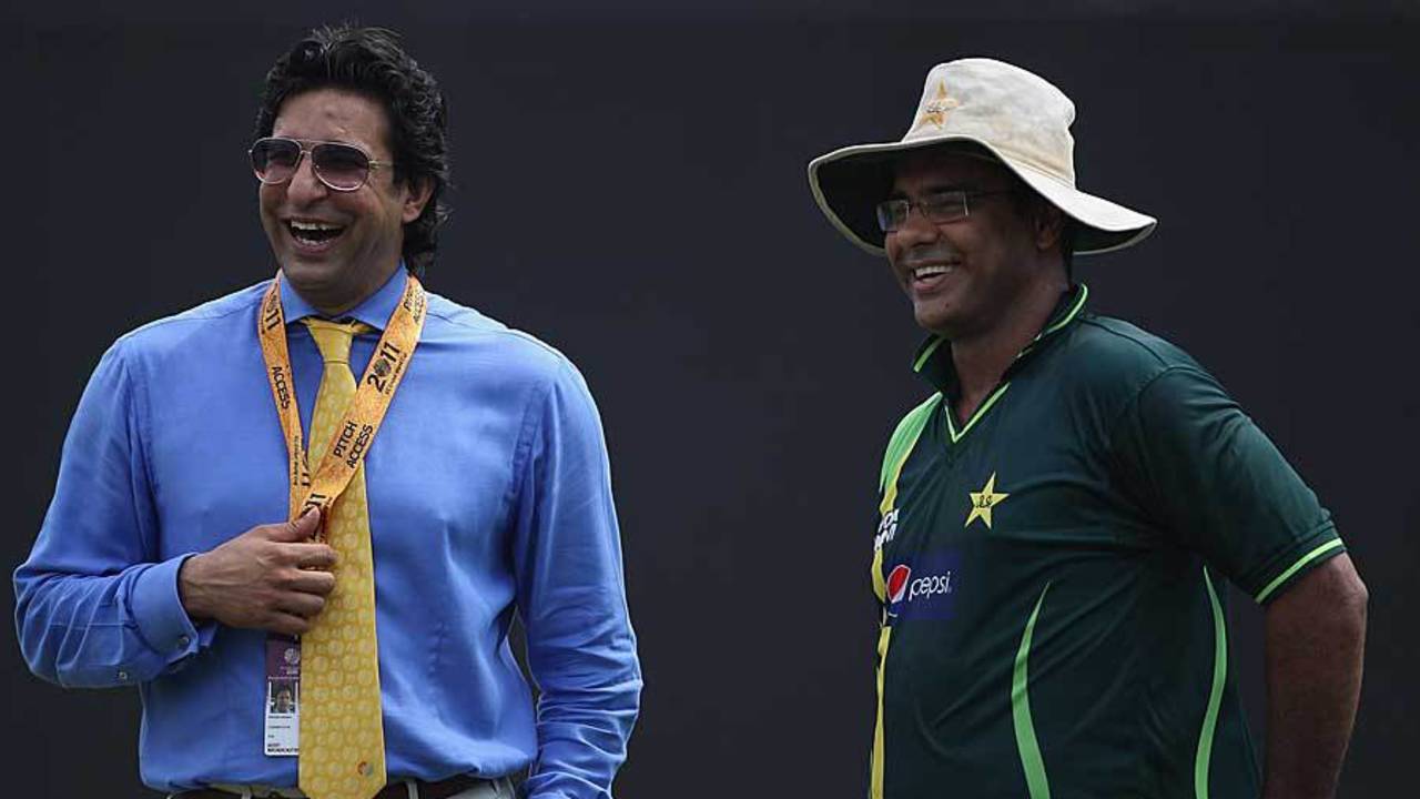 The two Ws, Wasim Akram and Waqar Younis, have a laugh&nbsp;&nbsp;&bull;&nbsp;&nbsp;Getty Images