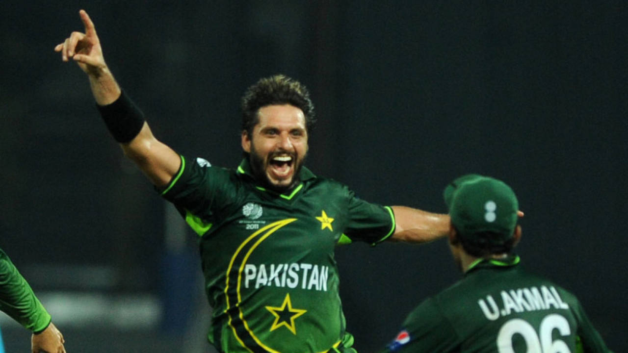 Shahid Afridi is overjoyed after bowling Harvir Baidwan, Canada v Pakistan, Group A, World Cup 2011, Colombo, March 3, 2011