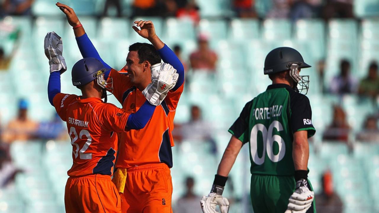 Tom Cooper and Atse Buurman celebrate William Porterfield's dismissal, Ireland v Netherlands, World Cup 2011, Group B, March 18, 2011