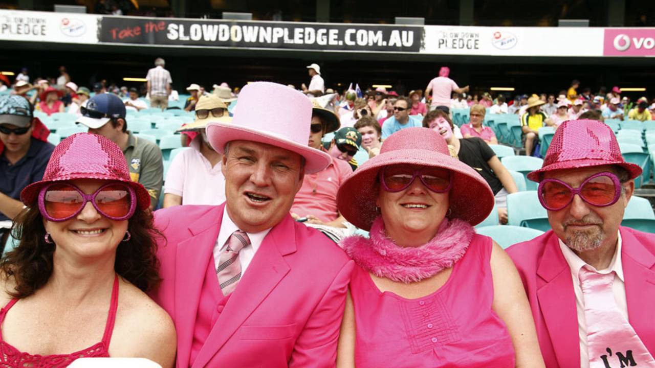 Spectators turn up in pink on Jane McGrath day at the SCG, Australia v India, 2nd Test, Sydney, 3rd day, January 5, 2012
