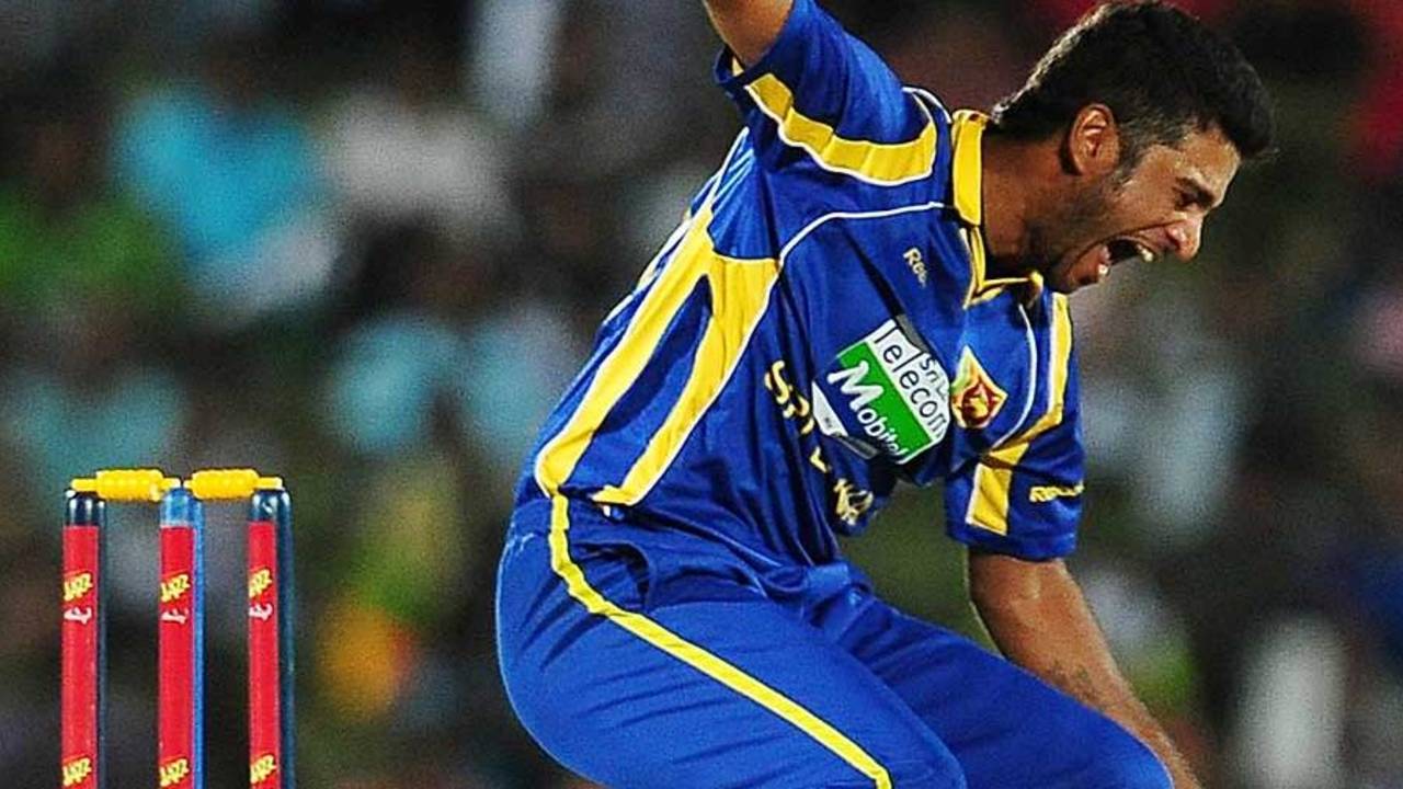 Kaushal Lokuarachchi picked up two quick wickets, Sri Lanka v Pakistan, 2nd T20I, Hambantota
