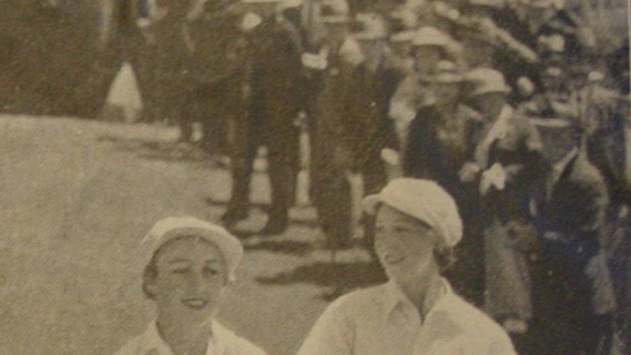 Ruby Monaghan and Hazel Pritchard head out to open for Australia, Australia v England, 2nd Test, Sydney, January 4, 1935