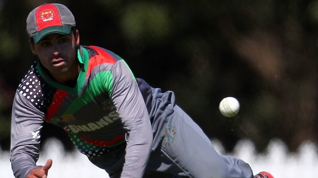 Mohibullah Paak fields during Afghanistan's opening match, Pakistan v Afghanistan, ICC U-19 World Cup 2012, Buderim, August 11, 2012