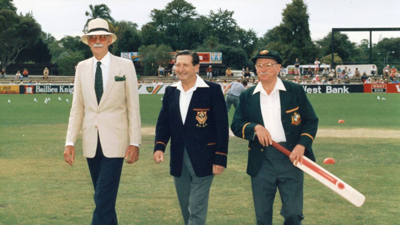 Les Favell, flanked by Dr Donald Beard on the left and Don Bradman on the right, at his testimonial match