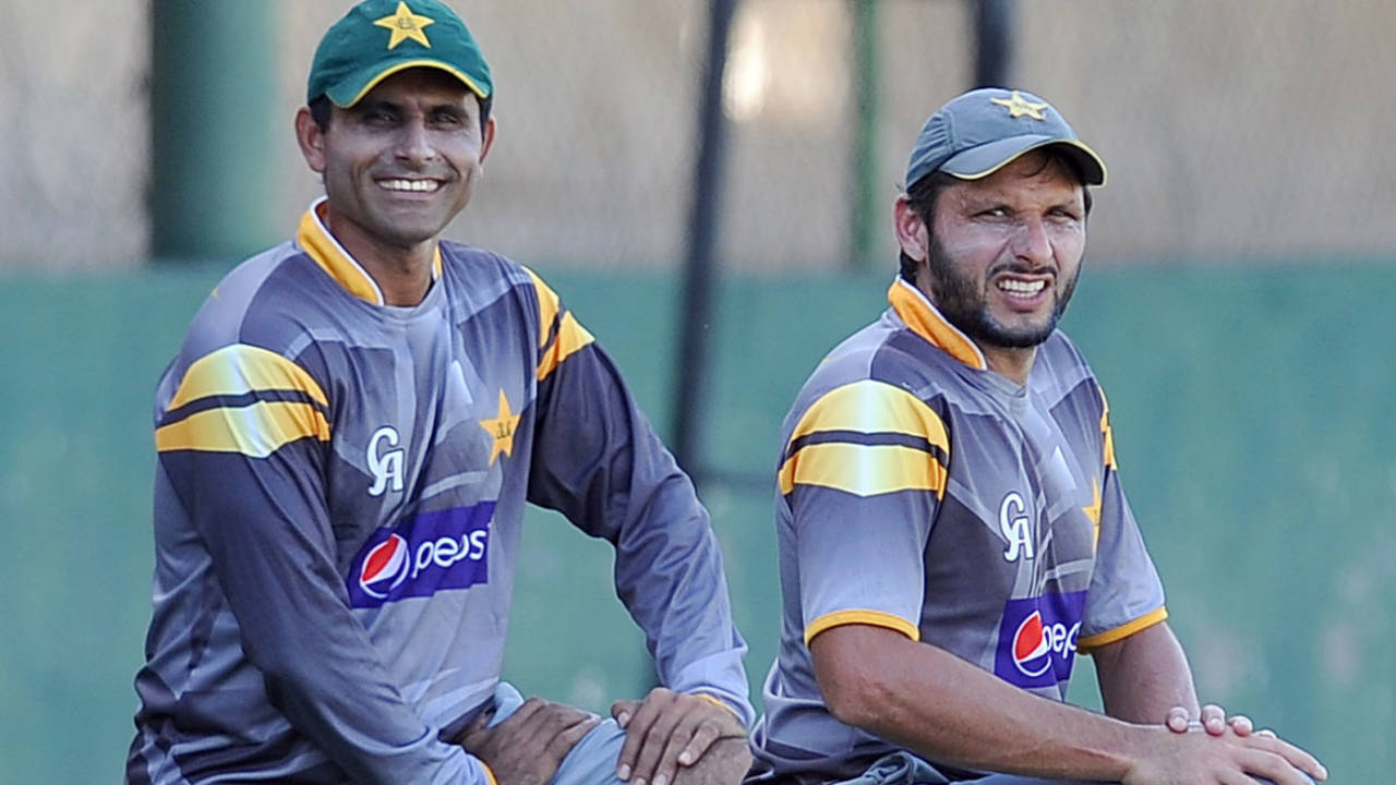 Shahid Afridi and Abdul Razzaq stretch during a training session on the eve of the semi-final against Sri Lanka, World Twenty20, Colombo, October 3, 2012