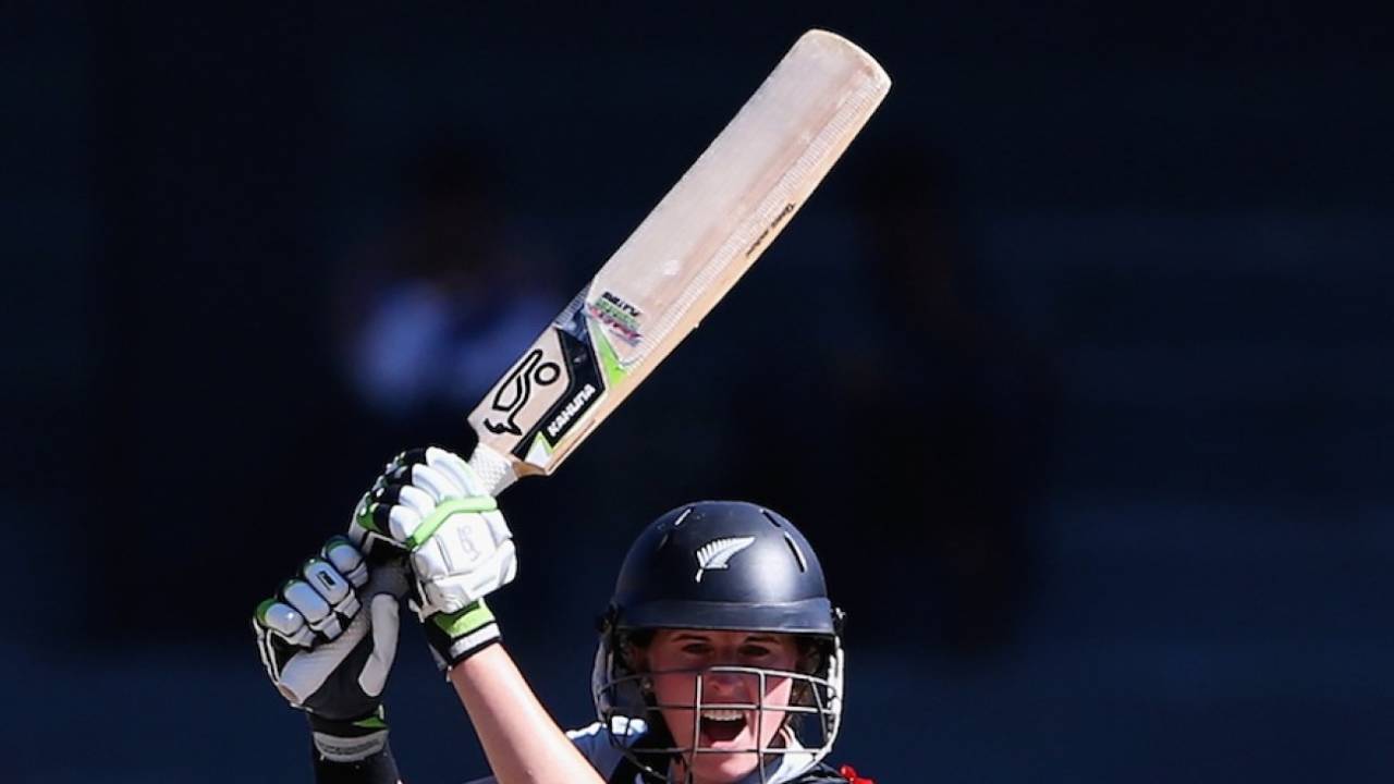 Amy Satterthwaite drives one powerfully, England v New Zealand, 1st semi-final, Women's World T20, Colombo, October 4, 2012