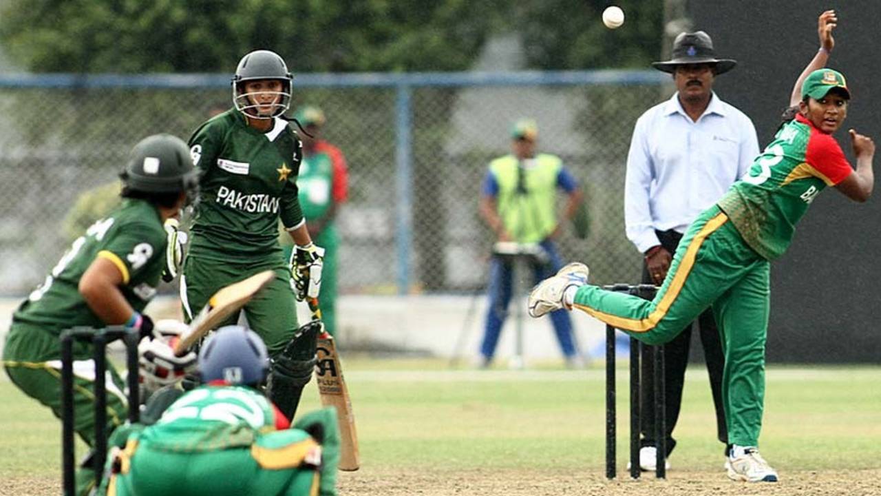Bangladesh's Shukhtara Rahman bowls, Bangladesh v Pakistan, 2nd semi-final, ACC Women's T20 Asia Cup, Guangzhou, October 30, 2012