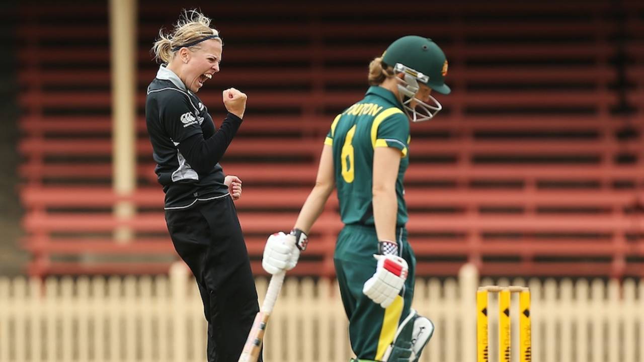 Lea Tahuhu celebrates Leah Poulton's wicket