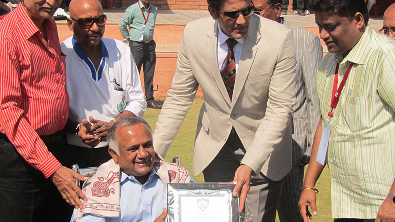 Avinash Vaidya being felicitated at a ceremony, Karnataka v Haryana, Ranji Trophy 2012-13, Group B, Hubli, 1st day, December 22, 2012