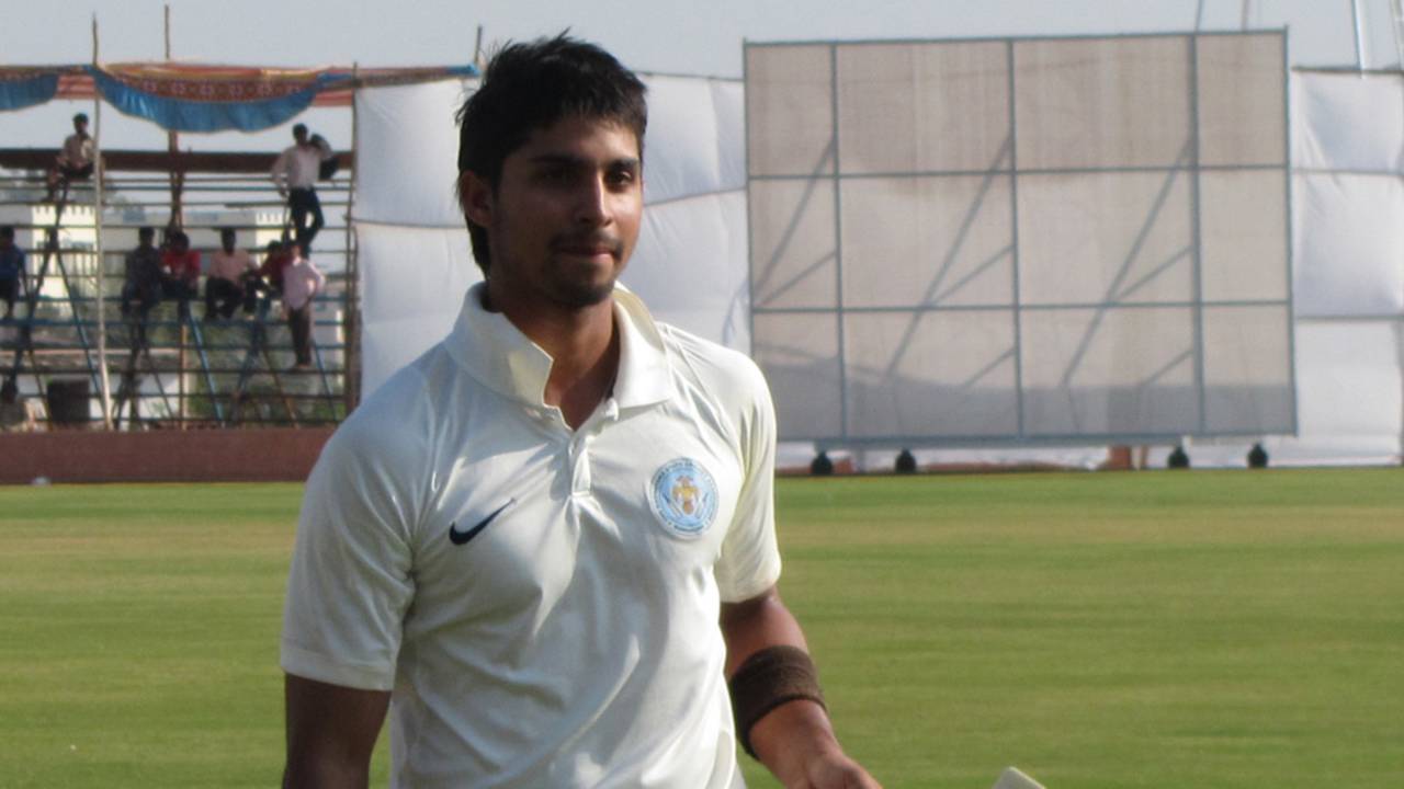 Kunal Kapoor became the first Karnataka batsman to score a century in each innings in the Ranji Trophy, Karnataka v Haryana, Ranji Trophy 2012-13, Group B, Hubli, 4th day, December 25, 2012