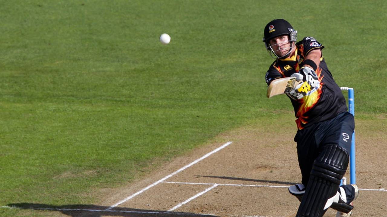 Michael Papps goes over the top on his way to 70 not out, Wellington v Auckland, HRV Cup play-off, January 18, 2013