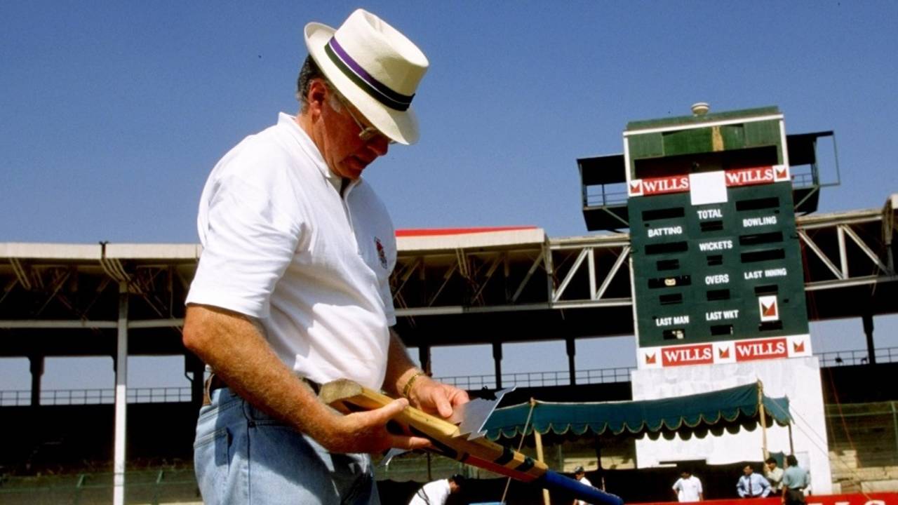Peter van der Merwe inspects a bat, Karachi, October 1, 1998