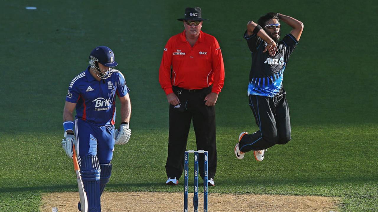 Ronnie Hira delivers the ball, New Zealand v England, 1st T20, Auckland, February 9, 2013