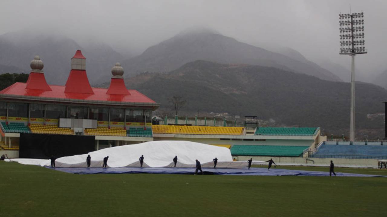 The rain came down during Delhi-Punjab's Vijay Hazare Trophy match, Delhi v Punjab, Vijay Hazare Trophy, Dharamsala, February 15, 2013