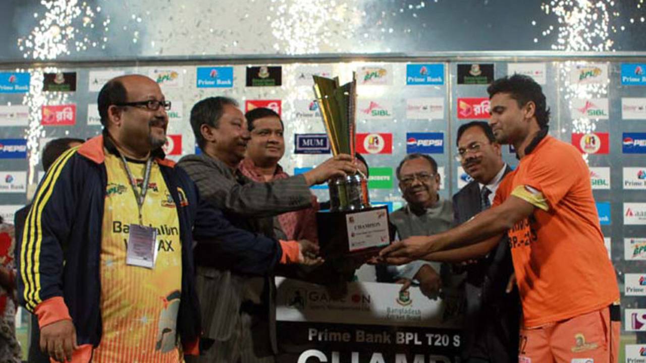 Mashrafe Mortaza, captain of the Dhaka Gladiators, receiving the BPL Trophy, Dhaka Gladiators v Chittagong Kings, BPL final, Mirpur, February 19, 2013