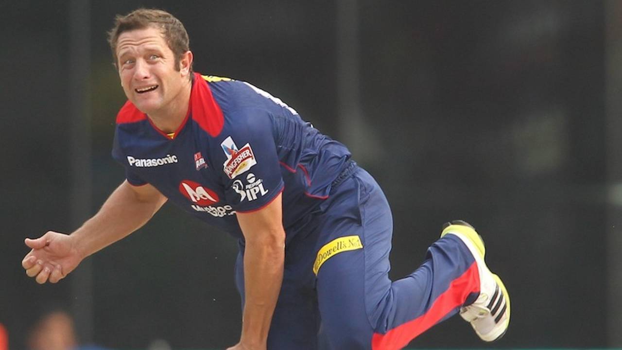 Roelof van der Merwe bowls in his first game of the season, Delhi Daredevils v Mumbai Indians, IPL, Delhi, April 21, 2013