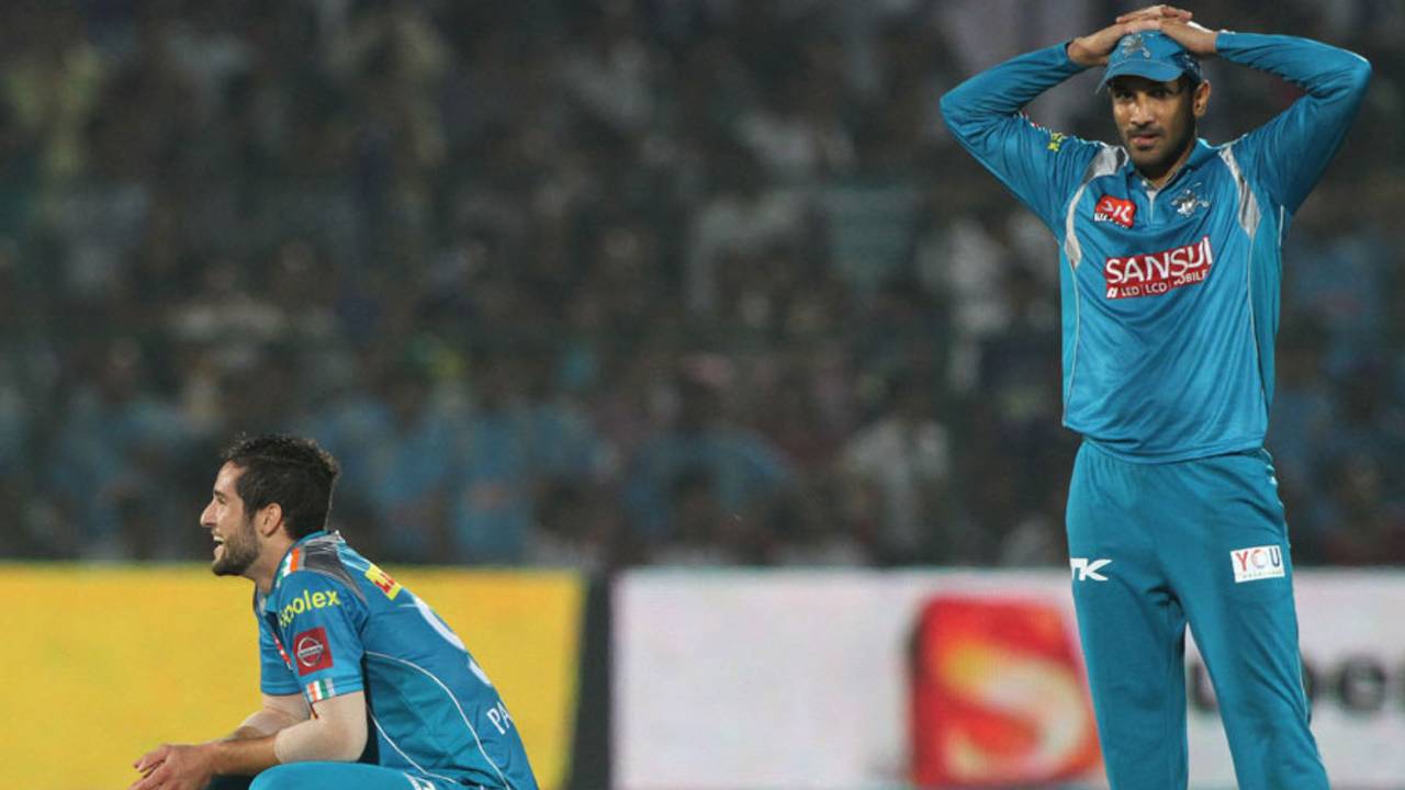 Wayne Parnell and Udit Birla are disappointed after missing an run-out chance in the last over, Rajasthan Royals v Pune Warriors, IPL 2013, Jaipur, May 5, 2013