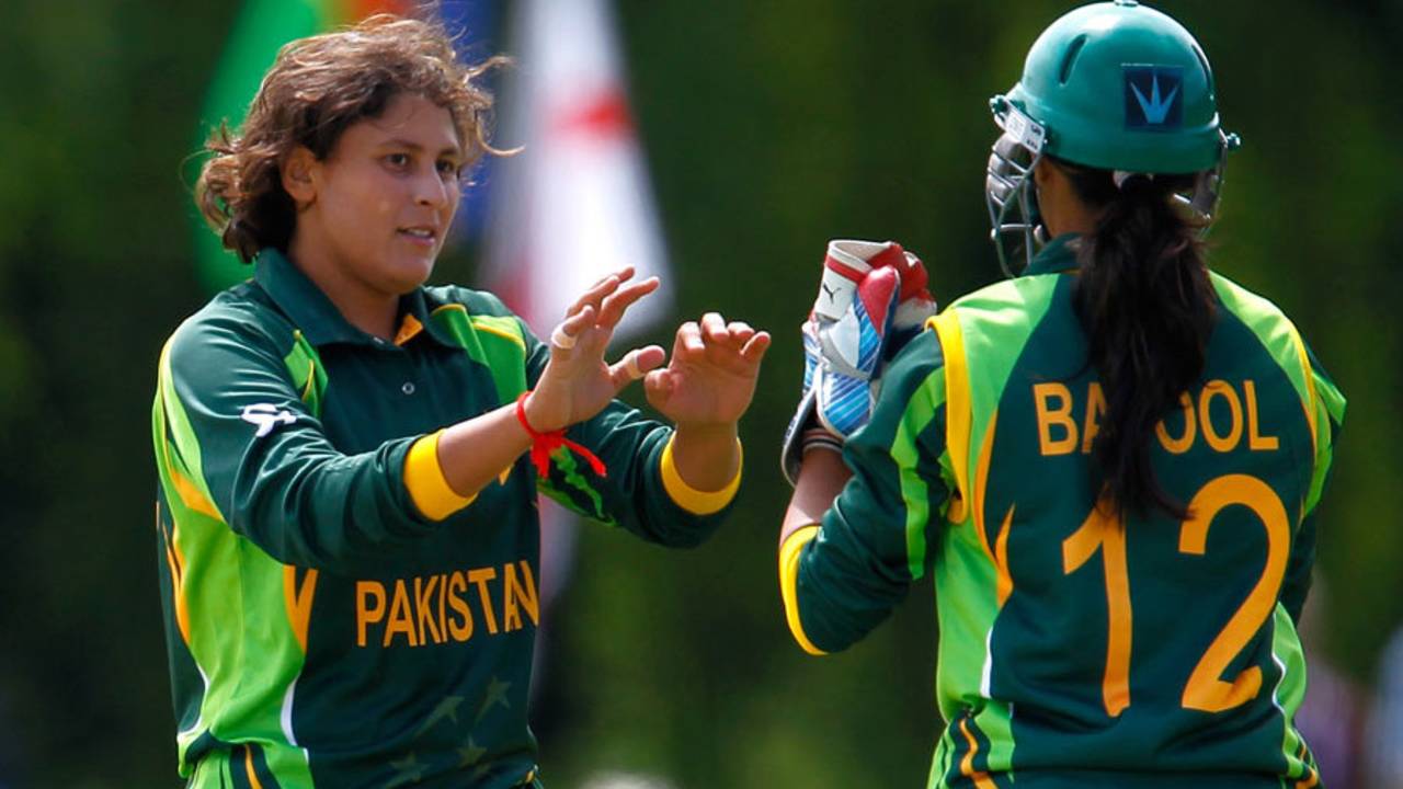 Sumaiya Siddiqi celebrates bowling Charlotte Edwards, England v Pakistan, 1st women's ODI, Louth, July 1, 2013