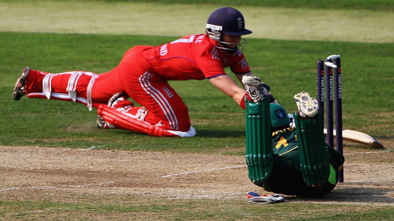 Arran Brindle is stranded a fraction short, England v Pakistan, 2nd women's T20, Loughborough, July 5, 2013