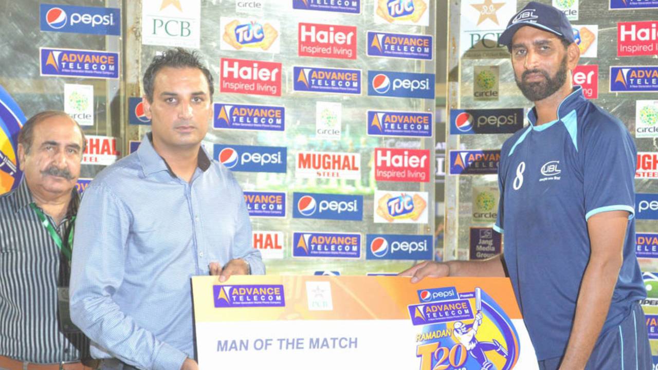 Shabbir Ahmed collects the Man-of-the-Match award, Pakistan International Airlines v United Bank Limited, Ramadan T20 Cup, Karachi, July 7, 2013