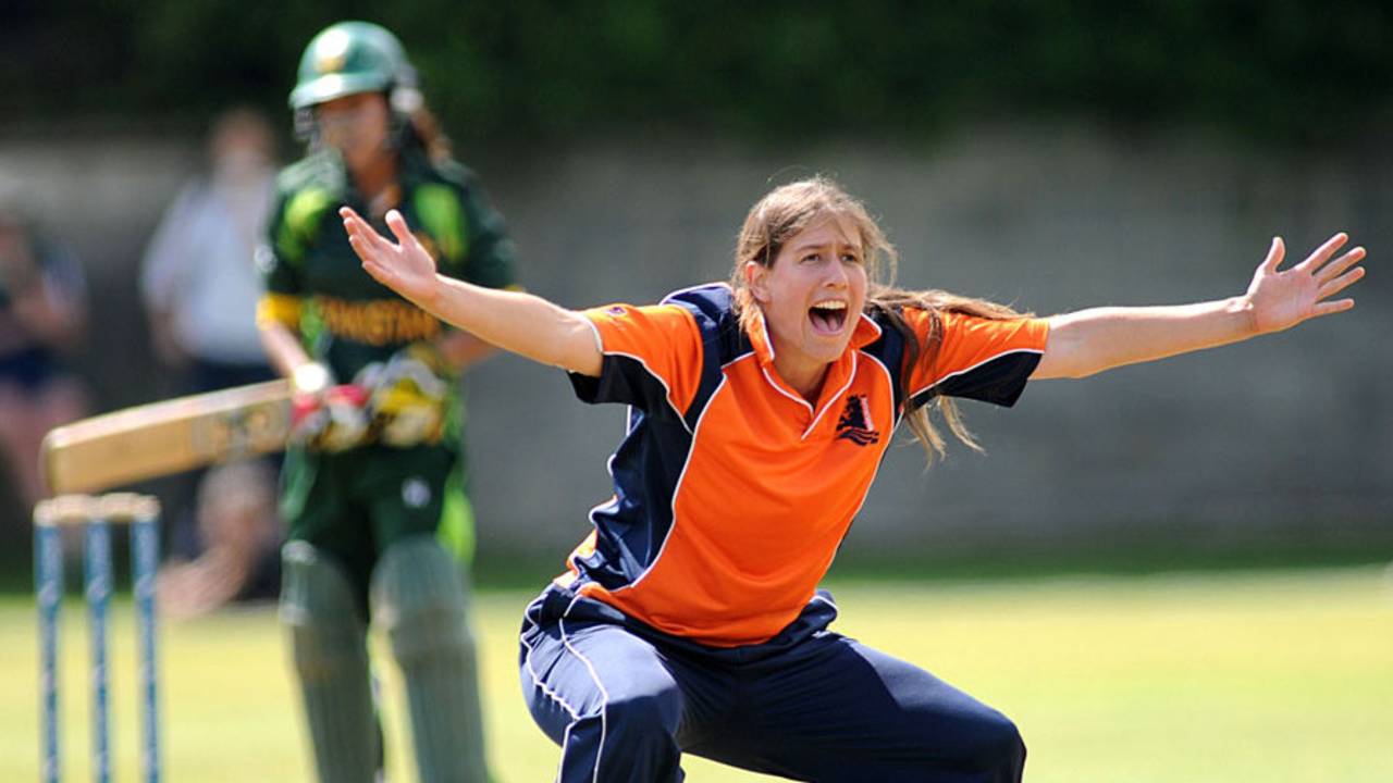 Esther de Lange during an appeal, Pakistan Women v Netherlands Women, ICC Women's World T20 Qualifiers, Group A, Dublin, July 27, 2013