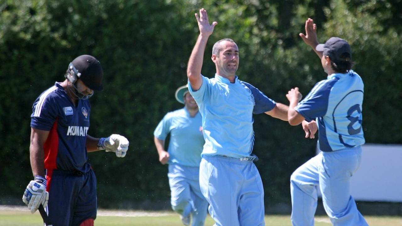 Lucas Paterlini picked up four wickets, Argentina v Kuwait, ICC World Cricket League Division Six, St Martin, July 24, 2013