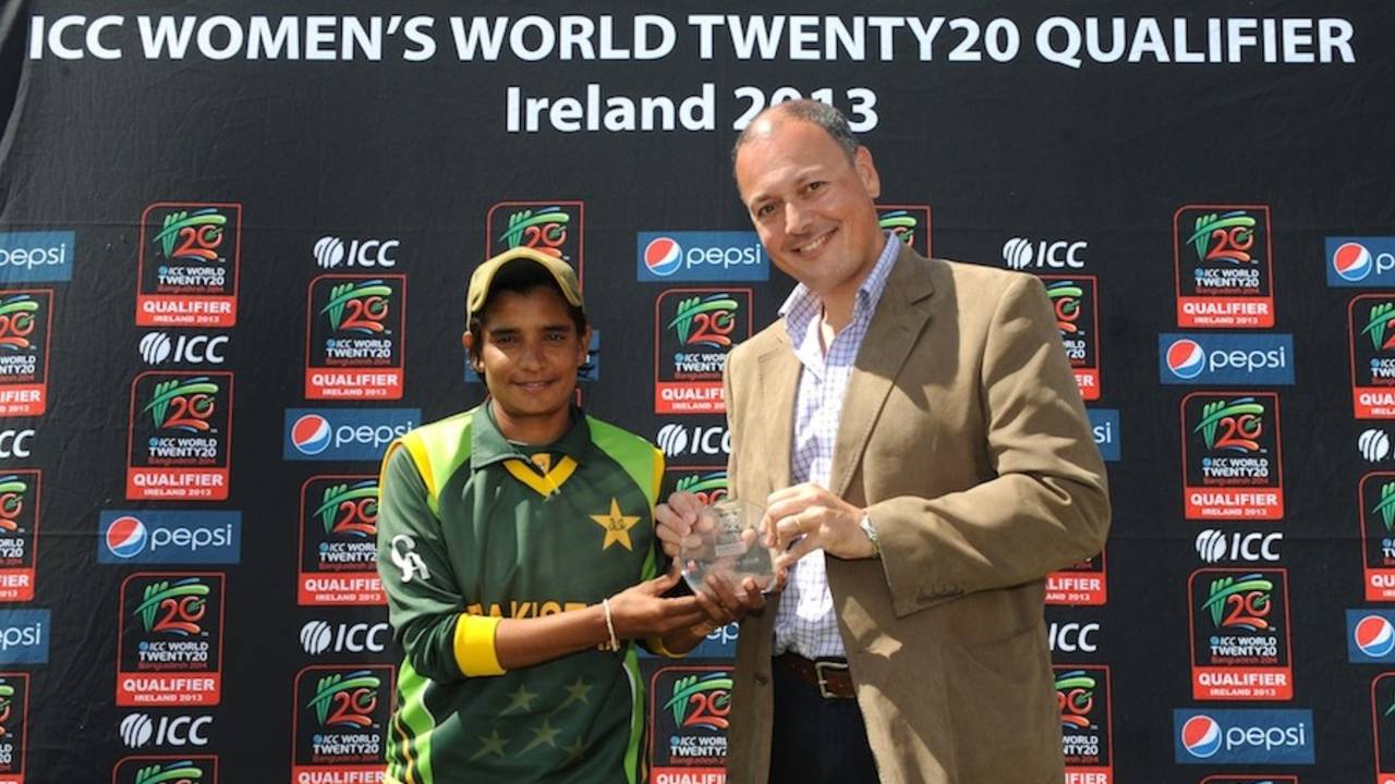 Sadia Yousuf receives her Player-of-the-Match award, Ireland Women v Pakistan Women, ICC Women's World Twenty20 Qualifiers, 1st semi-final, Dublin, July 29, 2013