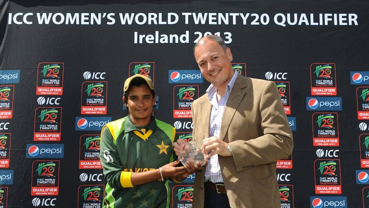 Sadia Yousuf receives her Player-of-the-Match award, Ireland Women v Pakistan Women, ICC Women's World Twenty20 Qualifiers, 1st semi-final, Dublin, July 29, 2013