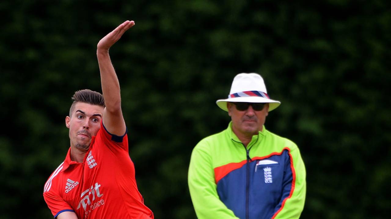 Jack Winslade bowled an economical spell, England Under-19s v Pakistan Under-19s, Under-19s Tri-Nation Tournament, Sleaford, August, 6, 2013
