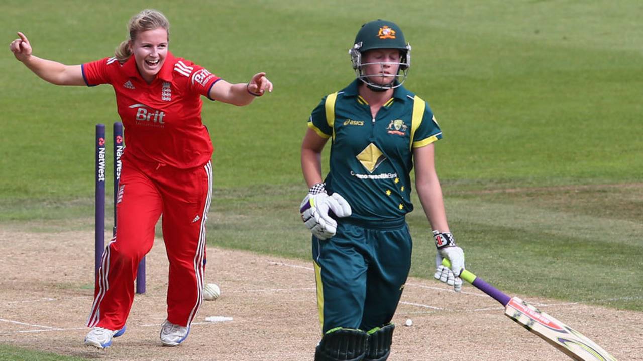 Holly Colvin run out Meg Lanning backing up, England v Australia, 2nd women's T20, Ageas Bowl, August 29, 2013