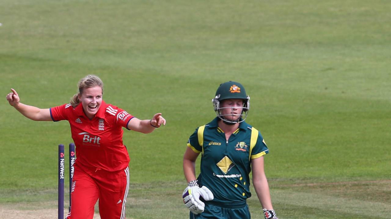 Holly Colvin run out Meg Lanning backing up, England v Australia, 2nd women's T20, Ageas Bowl, August 29, 2013