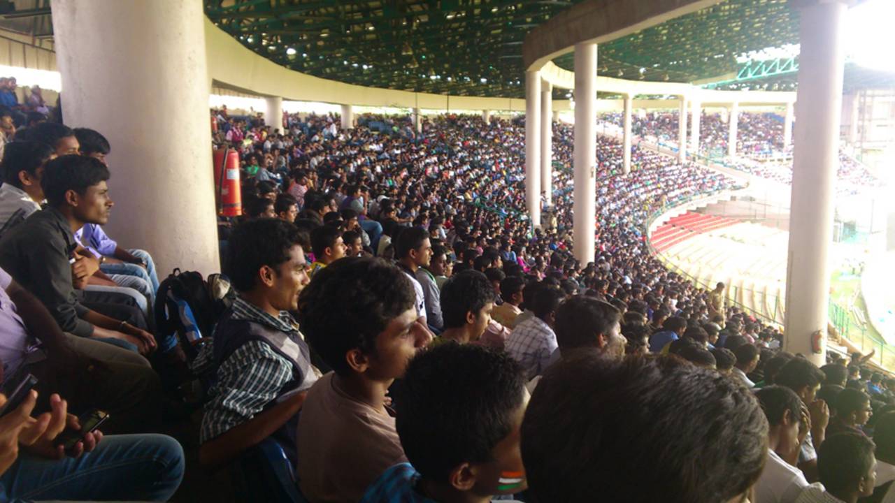 The third India A one-day game at the Chinnaswamy Stadium had a huge turnout, India A v West Indies A, 3rd unofficial ODI, Bangalore, September 19, 2013