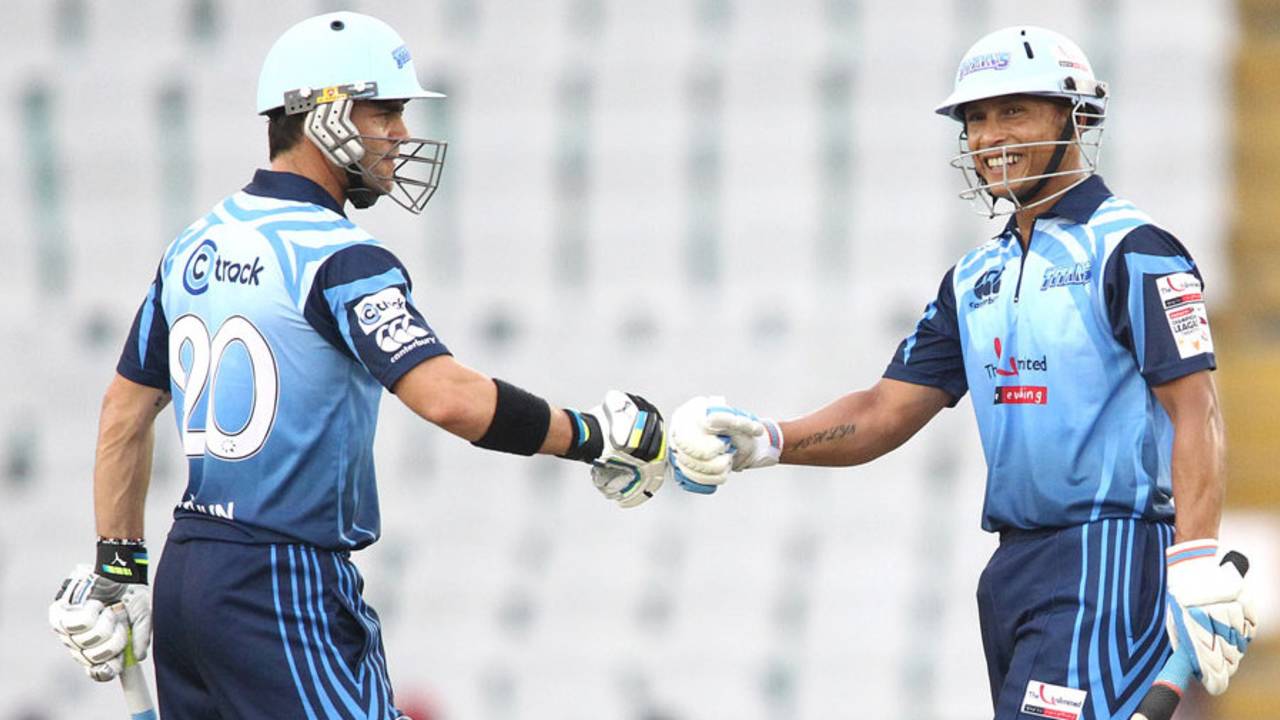 Henry Davids and Heino Kuhn added 69 for the second wicket, Brisbane Heat v Titans, Group B, Champions League 2013, Mohali, September 24, 2013