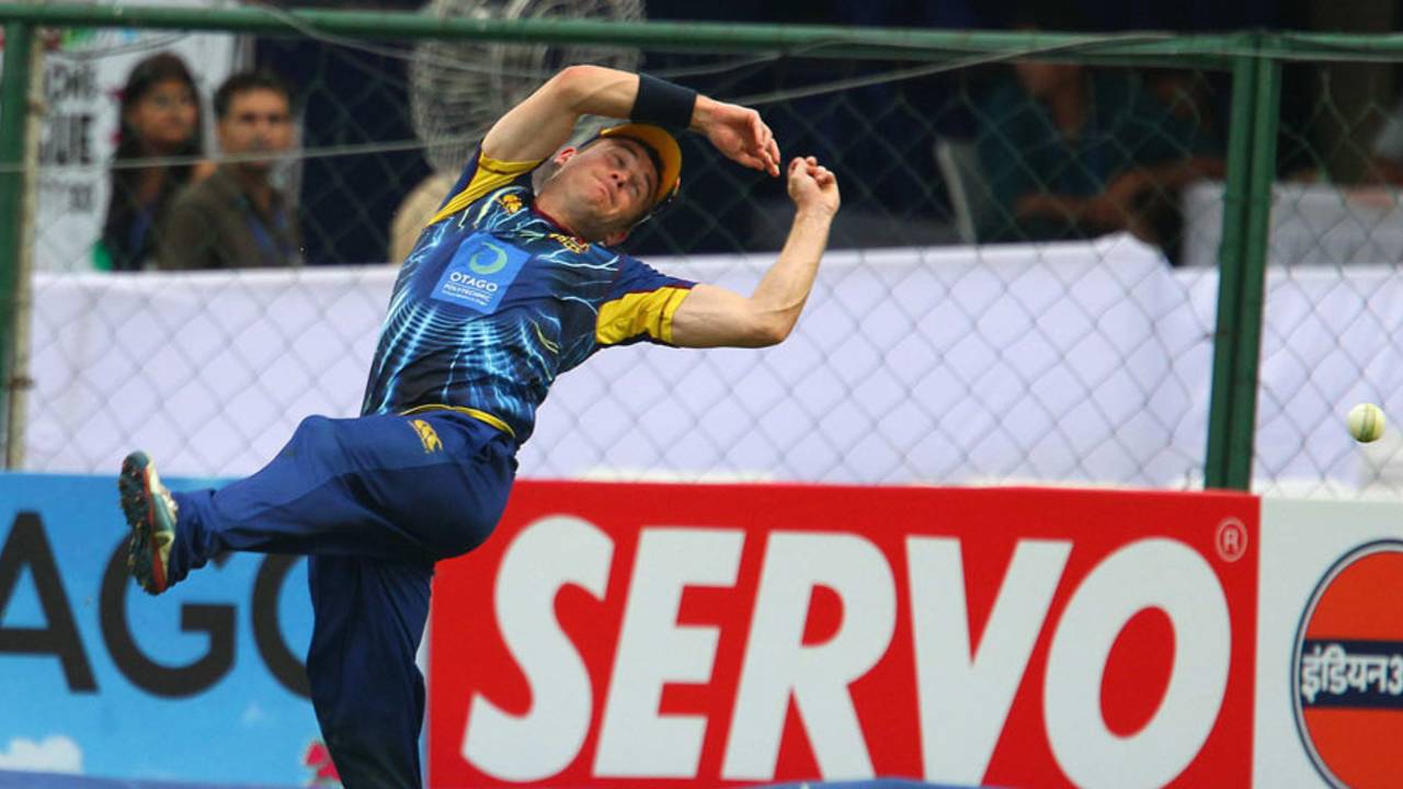 Nick Beard misjudged a catch off Quinton de Kock, Lions v Otago, Group A, Champions League 2013, Jaipur, September 29, 2013