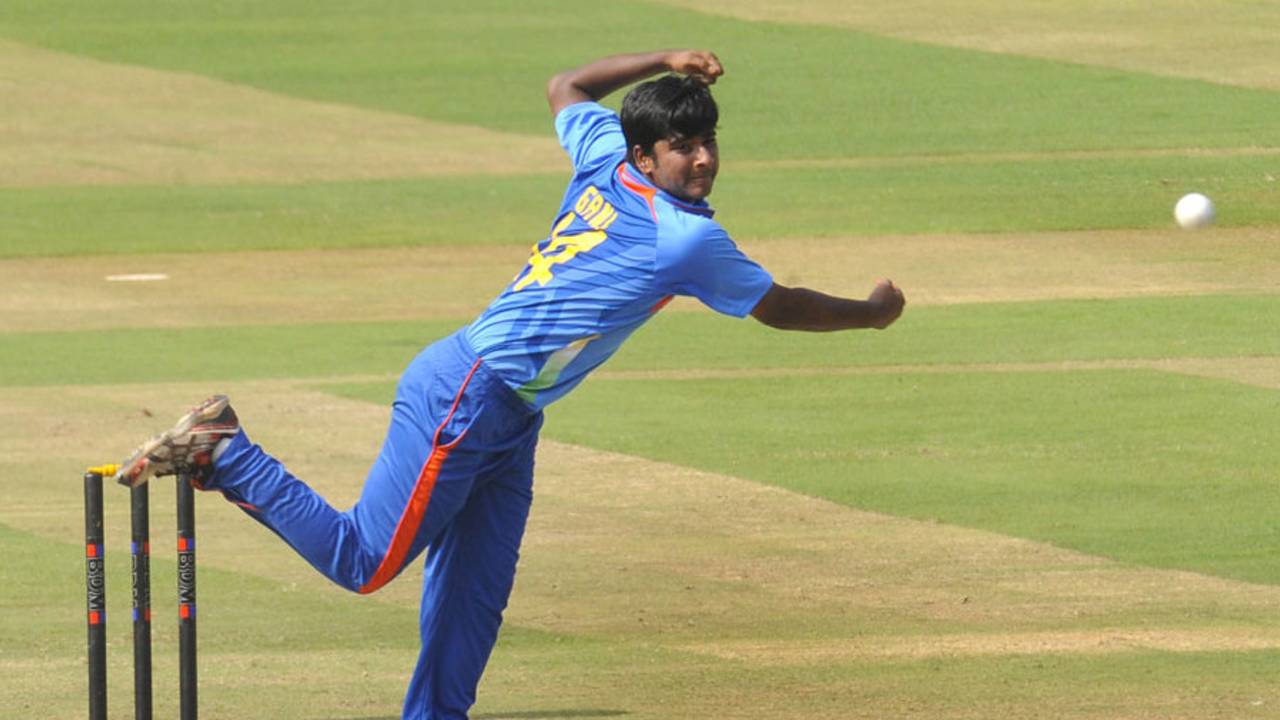 Aamir Gani picked up three wickets, India Under-19s v South Africa Under-19s, Final, Visakhapatnam, October 5, 2013