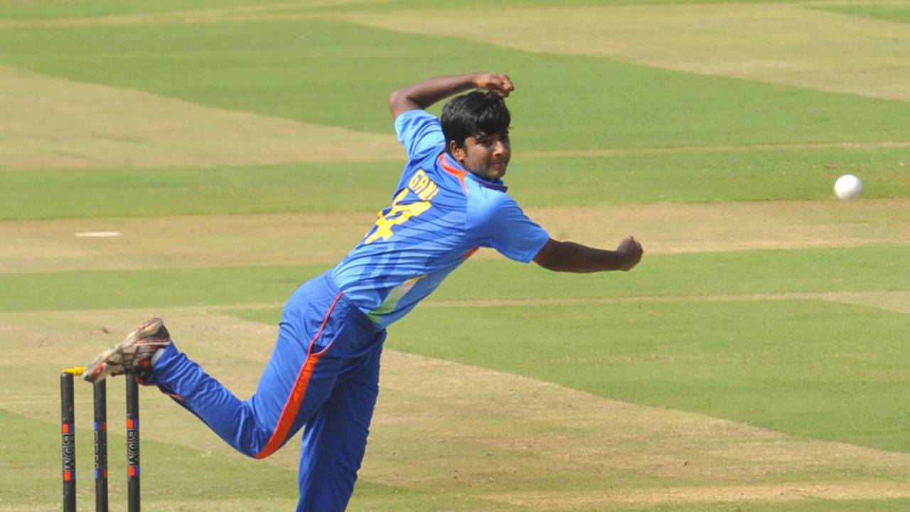 Aamir Gani picked up three wickets, India Under-19s v South Africa Under-19s, Final, Visakhapatnam, October 5, 2013