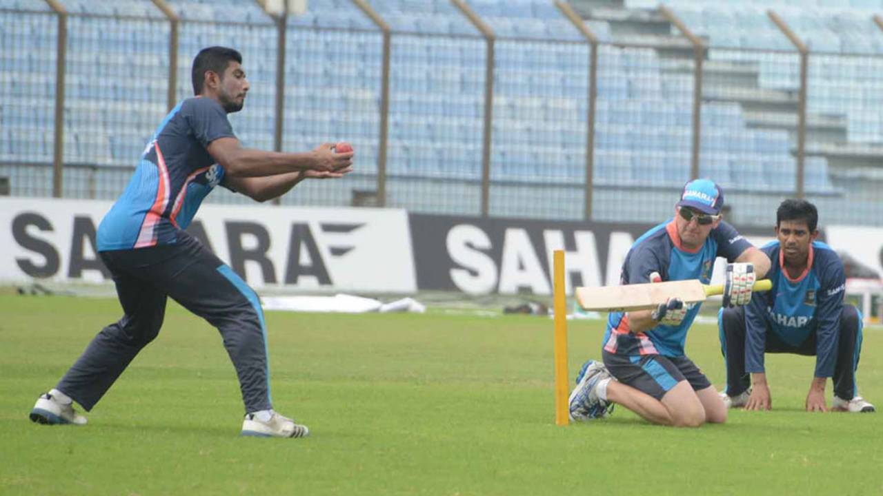 Corey Richards puts Mahmudullah through slips practice, Chittagong, October 8, 2013