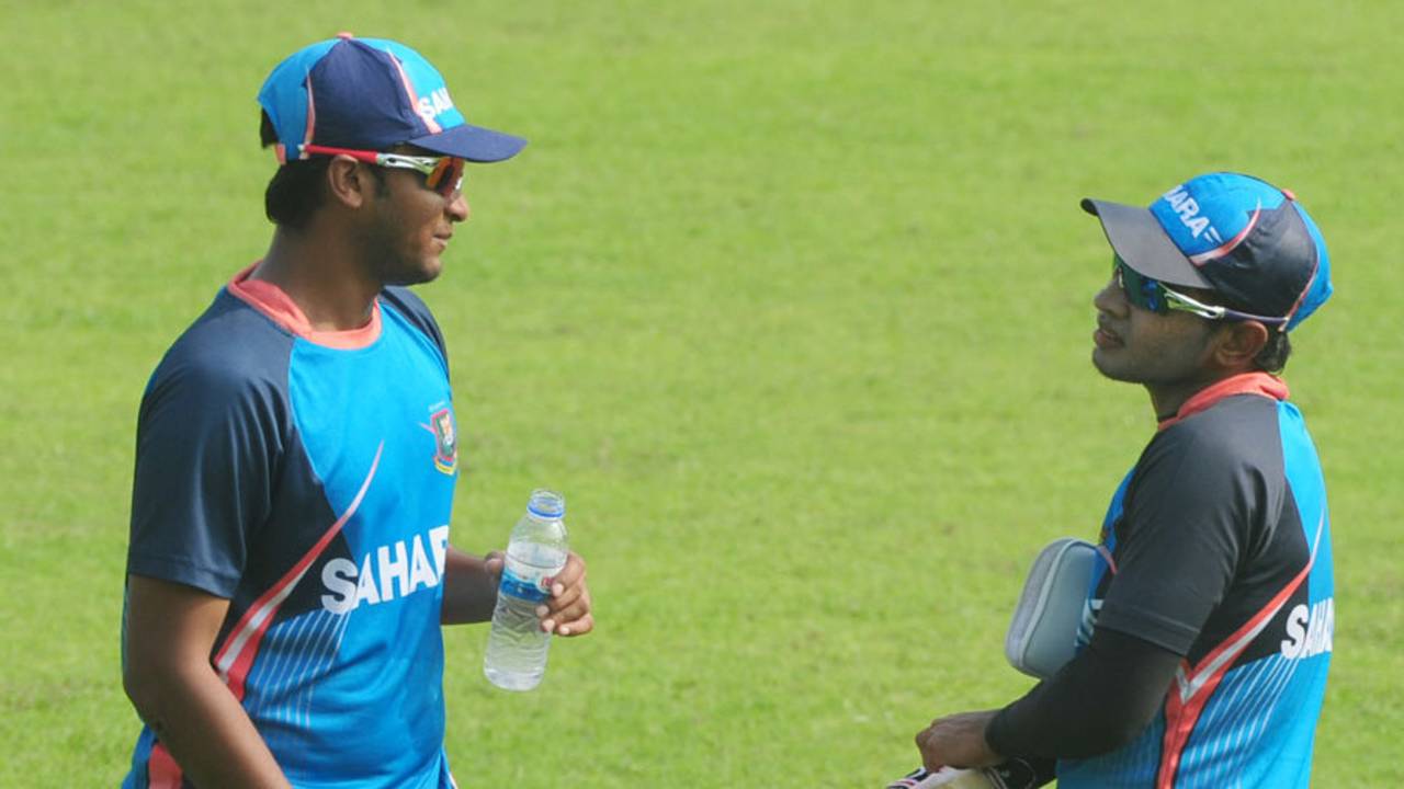 Mushfiqur Rahim talks to Shakib Al Hasan during a training session, Dhaka, October 20, 2013