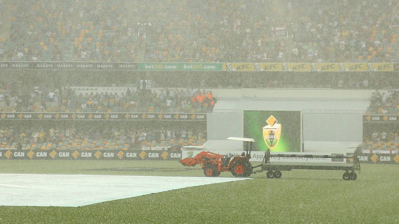 A storm arrives at the Gabba, Australia v England, 1st Test, Brisbane, 4th day, November 24, 2013